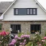 Дом отдыха Spacious With Garden *