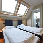 Spacious With Garden *