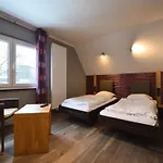 Spacious With Garden Вэм