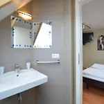 Spacious With Garden Дом отдыха Вэм