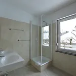 Дом отдыха Spacious With Garden Вэм