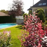 Spacious With Garden Дом отдыха *