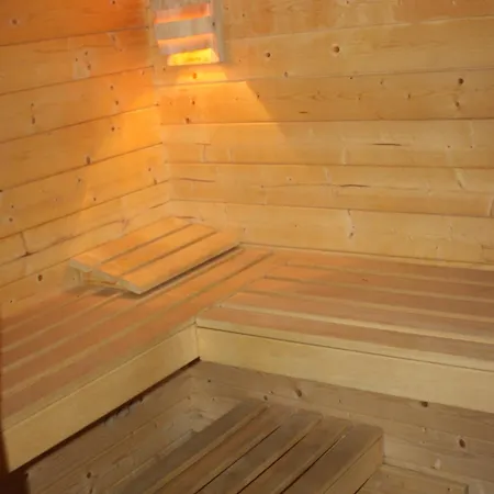 Spacious With Garden Hébergement de vacances *