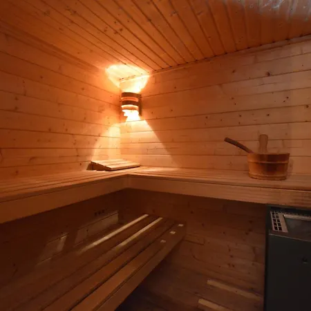 Spacious With Garden Weismes