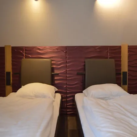 Hébergement de vacances Spacious With Garden Waimes