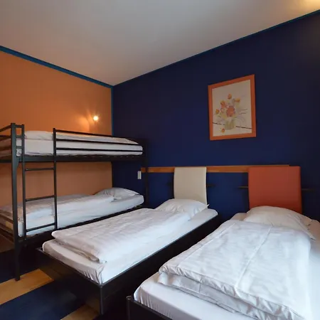 Spacious With Garden Waimes