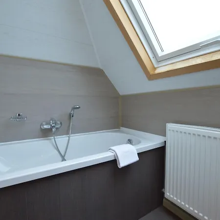 Spacious With Garden Vakantiehuis *